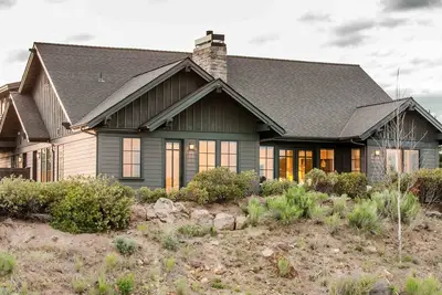 Image de Belle maison pour animaux de compagnie, bain à remous privé, foyer, barbecue, très bien situé!