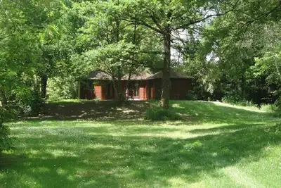 Image de chalet 45m² dans parc, bord de riviere, bord de lac avec piscine