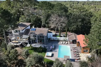 Image de Villa d'exeption sur le golf, plage et lac 1. 8 K, piscine, salle de gym, jaccuzi