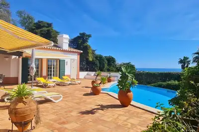 Image de Villa de rêve avec vue sur la mer et piscine privée – Idéale pour les familles