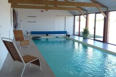 Image de Maison Avec Piscine D'INTÉRIEUR CHAUFFÉE 10 personnes