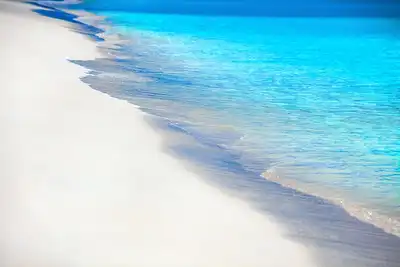 Image de Bel appartement en bord de mer à quelques pas d'une belle plage de sable blanc.
