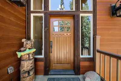 Image de Maison de luxe au lac Almanor Ouest Accueil sur le terrain de golf avec bain à remous