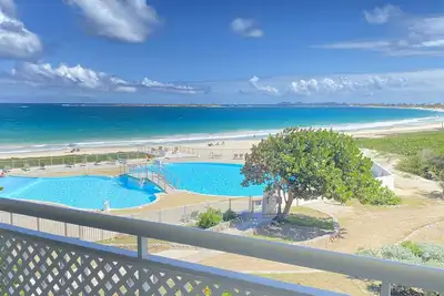 Image de Right On The Beach, Oceanview, Beachview- King Size - 4* Sces - Parking