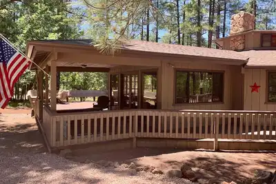 Image de Sunflower Cabin in Gated White Mountain Summer Homes Country Club