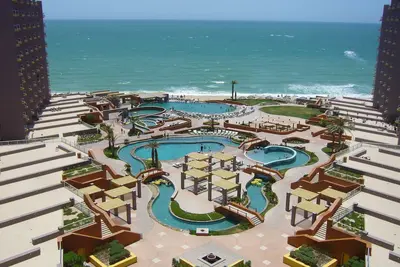 Image de Plaisir en bord de mer, soleil et luxe à un prix avantageux!