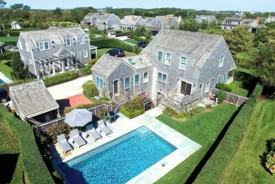 Image de Jour De Passage Flexible! Piscine chauffée, à pied de la ville, Ac central