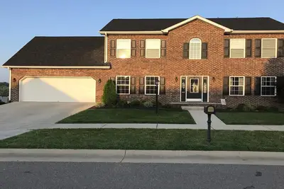 Image de Belle maison dans un beau nouveau quartier Parfait pour le football et l'obtention du diplôme