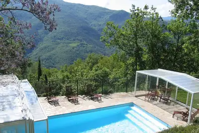 Image de Villa, piscine chauffée par panneaux solaires et par abri haut télescopique