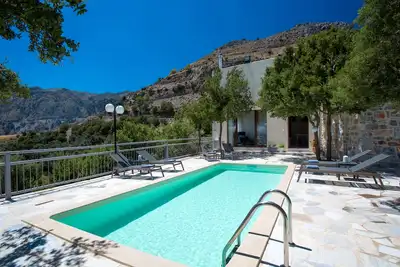 Image de Villa Somnia! Avec piscine privée, proche des commodités, revitalisation de la nature!