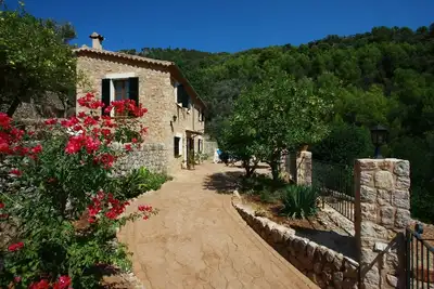 Image de Villa magnifique et paisible avec vue imprenable dans les montagnes