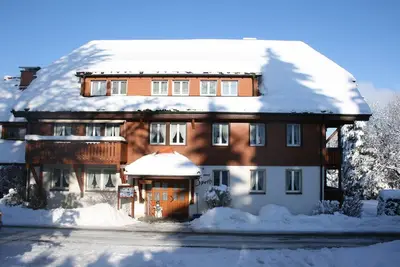 Image de Appartement pour 2-5 personnes dans un endroit calme et central, incl. Fi