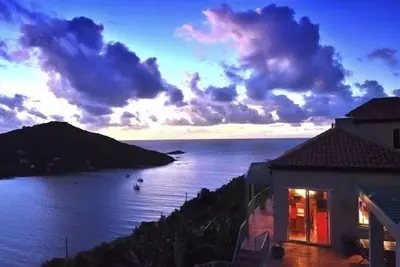 Image de Villa Tropicale Au Bord De La Mer - Vivre Au Paradis Avec Vue Sur La Mer
