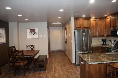 Image de Condo entièrement rénové sur un terrain de golf