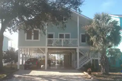 Image de Beau chalet W / Dock et promenade rapide à la plage / salle à manger