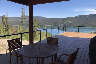 Image de Des vues à couper le souffle de New Mountain House donnant sur Ashley Lake