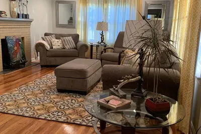 Image de Attn Ua Parents: 3br, 2ba, à quelques minutes du campus. Escapade parfaite le week-end.