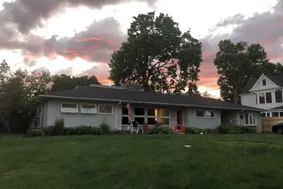Image de 5 Chambre Belle Narragansett Pier Beach House. Marchez jusqu'à la plage. Ac! ! !