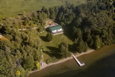 Image de Lazy Loon Lakehouse - Intimité ultime sur 500 pieds de rivage et forêt enchantée