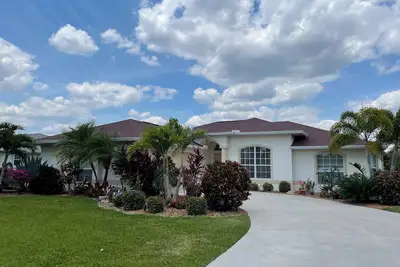 Belle maison de 3 chambres avec piscine lanai & chauffée! , dans le sud-ouest de la Floride