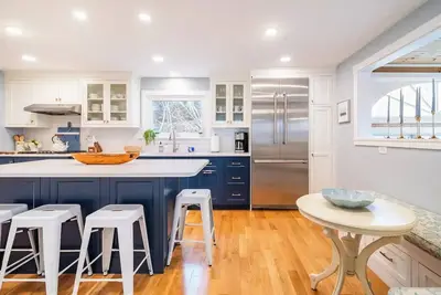 Image de Famille bienvenus, beau centre-ville de Chatham, à quelques pas de la rue principale Marcher jusqu'à la plage