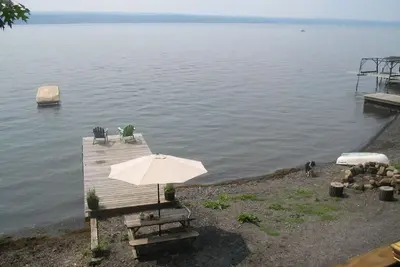 Image de Maison au bord du lac avec vue sur le coucher du soleil, 4 kayaks et pédalo