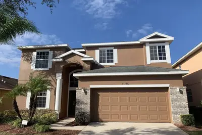 Image de Communauté fermée. Piscine privée. WiFi gratuit et interurbaine. Minutes à Disne