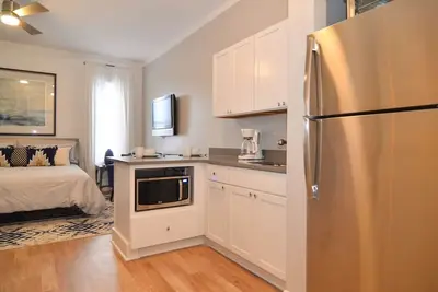 Image de Studio décoré près de Rosemary ~ Ouvert en été Dates: 15% de réduction sur le tarif de la nuit