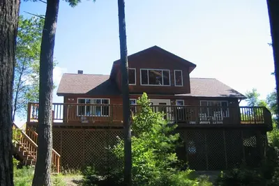 Image de Custom Built Waterfront Cottage