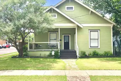 Image de Bishop Arts District Farmhouse