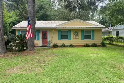 Image de Chalet spacieux Près de la baie de Mobile