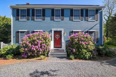 Image de N ° 435: Situé dans le centre, récemment rénové, grande cour, à 5 min de trois plages