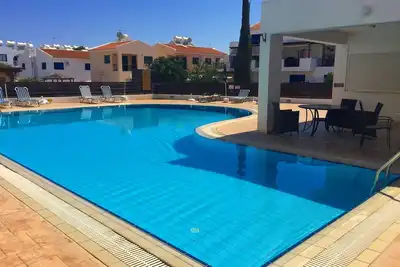 La Maison Blanche, Kapparis, proche des commodités, piscine et plage partagées, 6 couchages