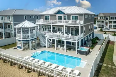 Image de Rêves aquatiques | Front de mer | Piscine privée, bain à remous