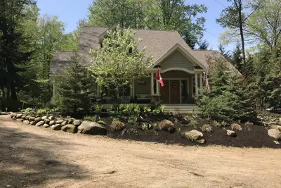 Image de Luxueuse maison du lac Michigan avec accès à la plage privée, foyer, courts de tennis. . .