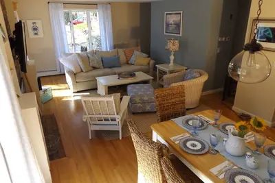 Image de Nouvellement rénové, Central A / C, maison de 3 chambres. Situé dans la belle New Seabury