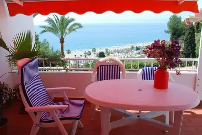 Image de Nerja: Appartement avec de jolies vues sur la mer et la plage de Burriana