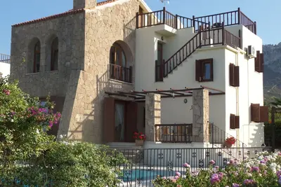 Image de Magnifique Villa Avec Vue Exceptionnelle Sur La Mer Et La Montagne. Piscine Et Jardins PRIVÉS