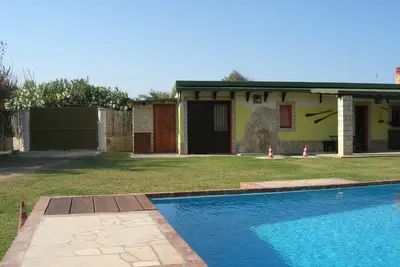 Image de Chalet avec piscine privée avec accès direct à la plage