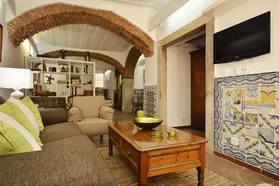 Image de Large étude charismatique espace ouvert raffinée dans le meilleur quartier