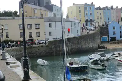Image de Situation idyllique dans le port Tenby