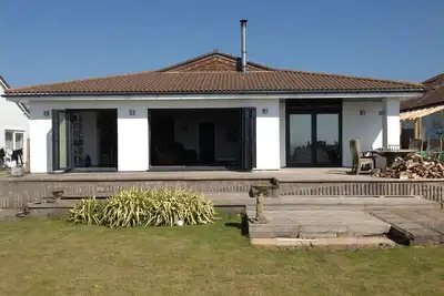 Image de Villa de plage spectaculaire près de Cardiff - Sully Village <br><br>