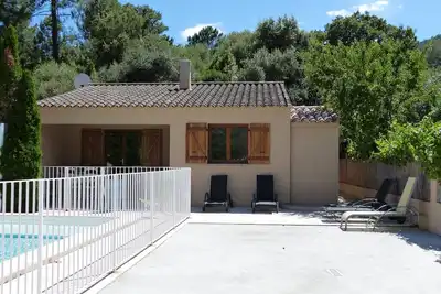 Image de Maison magnifique avec piscine privée et jardin prive