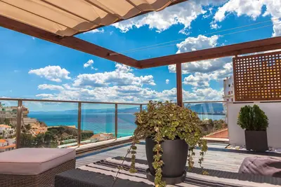 Soleil Et Plage. Terrasse Chill-out, A / C, vue sur la mer, piscine et Wifi. 4 chambres doubles