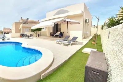 Image de Villa Rio - 2 chambres et 2 salles de bain Villa individuelle avec piscine privée à Quesada.