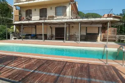 Image de Offre 10/09 au 22/09 Maison confortable, piscine, jardin et parking