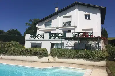 Image de Mer et montagne en Pays Basque Grande maison avec piscine chauffée