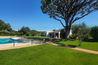 Image de Deux villas de 4 chambres - parfaites pour des vacances \"3 générations\" et de grands anniversaires!