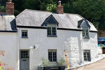 Image de Beau chalet de Cornouailles blanchi à la chaux avec un intérieur élégant et moderne