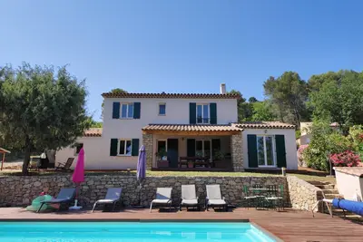 Image de Villa individuelle 5 chambres, quartier calme, piscine privée, idéal pr enfants!